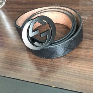 Black Gucci belt